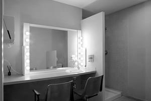 Camerino amb mirall de maquillatge il·luminat