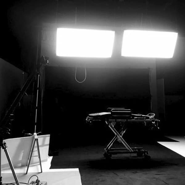Llitera il·luminada amb dos softbox per a fotografia de producte